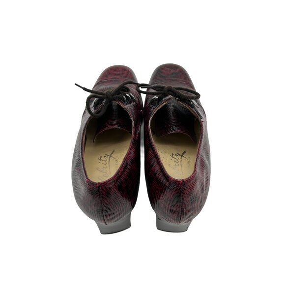 VINTAGE 70s Red Faux Snakeskin Laced Pumps - Picture 3 of 6